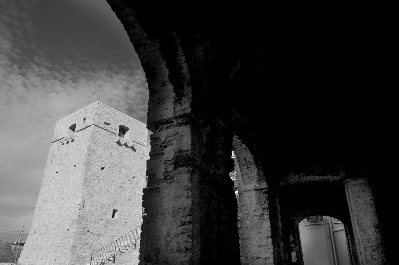 Torre Della Loggia - Dimora Storica - Ortona Bed and Breakfast Exteriör bild